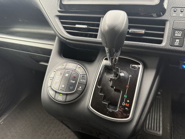 TOYOTA NOAH 2018 Image 31