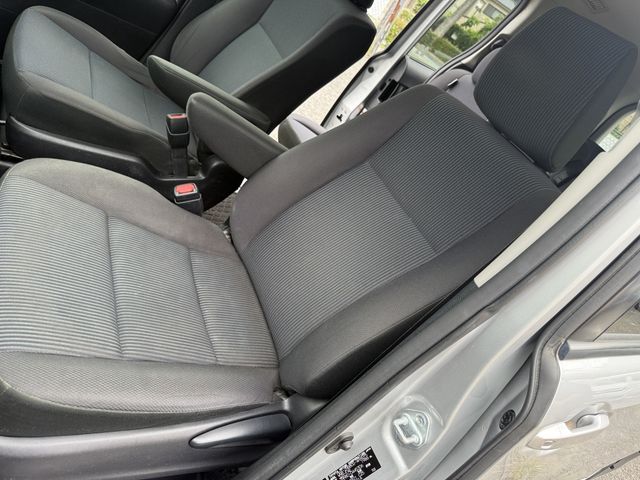 TOYOTA NOAH 2018 Image 31