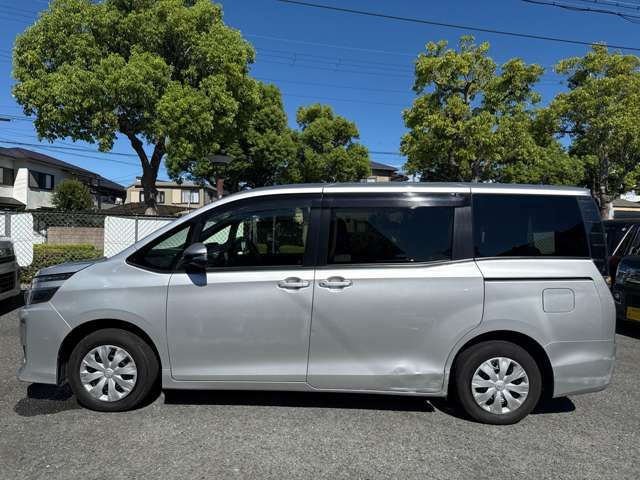 TOYOTA VOXY 2017 Image 31