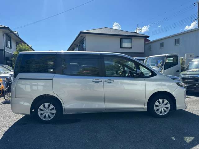 TOYOTA VOXY 2017 Image 31