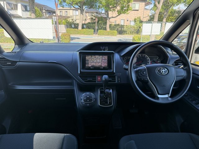 TOYOTA VOXY 2017 Image 31