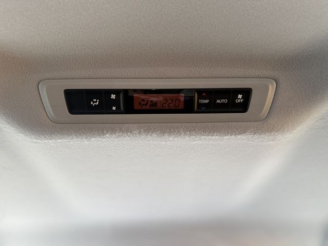 TOYOTA VOXY 2017 Image 31