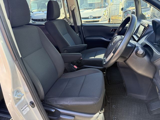 TOYOTA VOXY 2017 Image 31