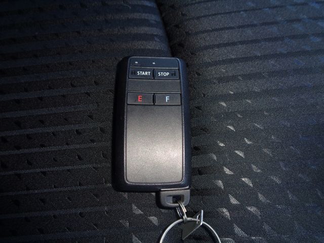 TOYOTA PRIUS 4WD 2017 Image 31