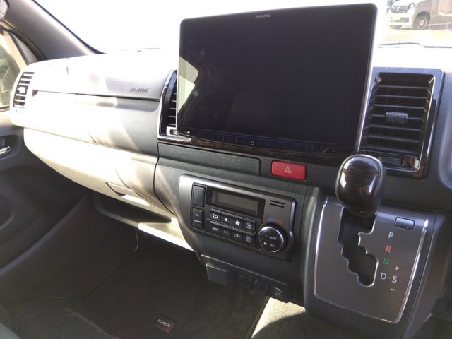 TOYOTA HIACE VAN 4WD 2023 Image 31