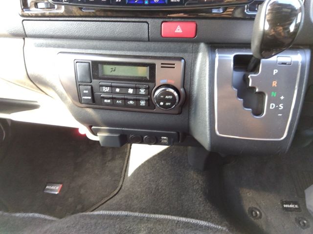 TOYOTA HIACE VAN 4WD 2023 Image 31