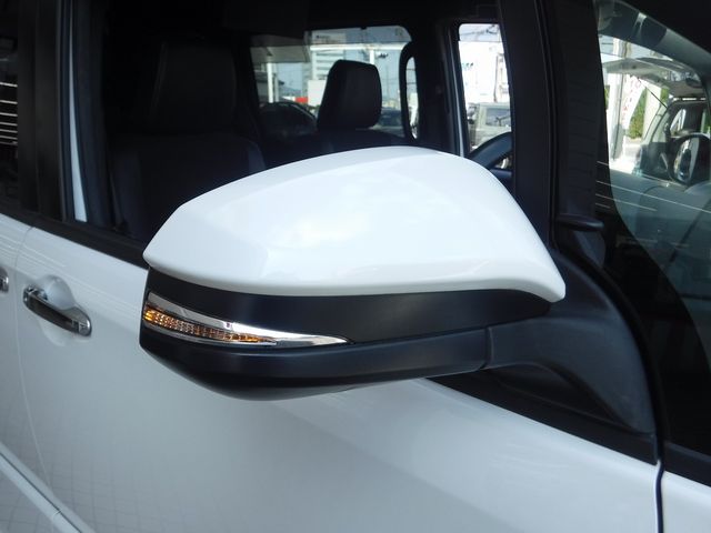TOYOTA NOAH 2020 Image 31