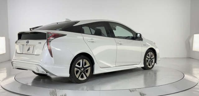 TOYOTA PRIUS 2016 Image 31