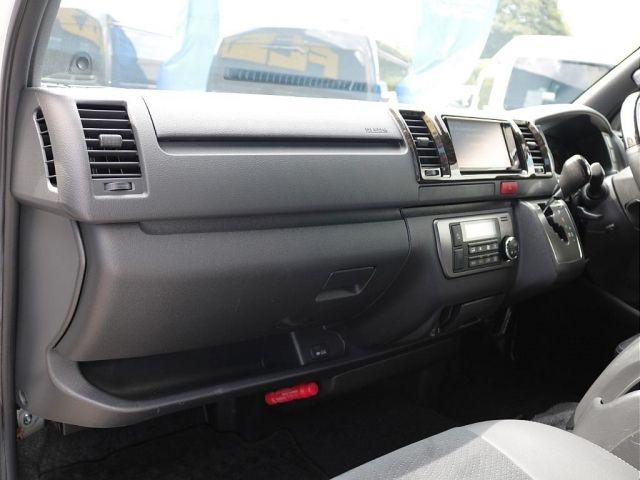 TOYOTA HIACE VAN 2WD 2020 Image 31