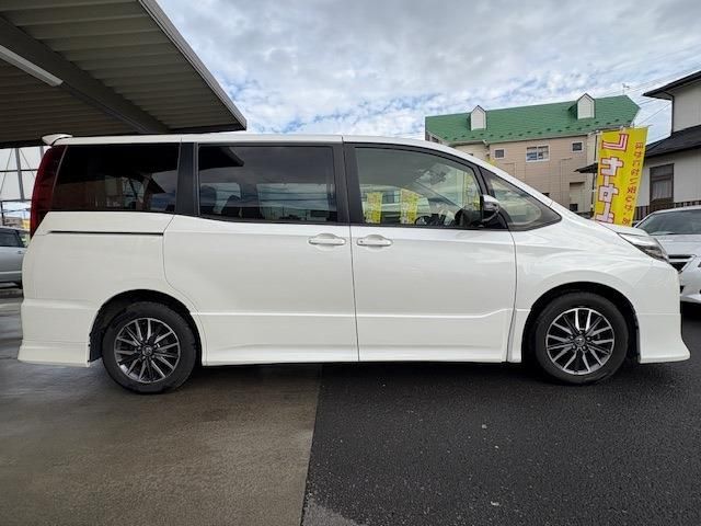 TOYOTA NOAH 2015 Image 31