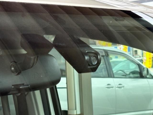 TOYOTA NOAH 2015 Image 31