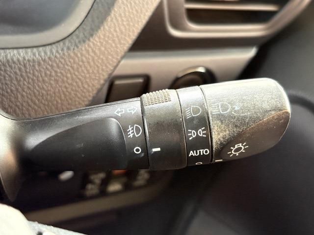 TOYOTA NOAH 2015 Image 31