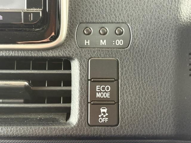 TOYOTA NOAH 2015 Image 31