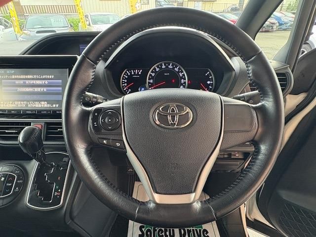 TOYOTA NOAH 2015 Image 31