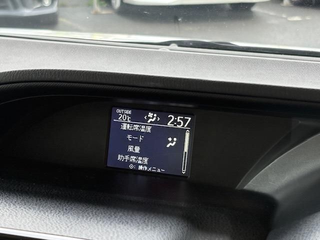 TOYOTA NOAH 2015 Image 31