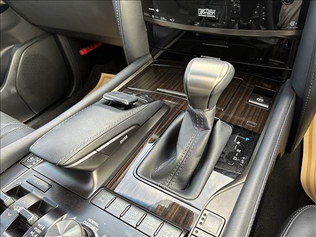 TOYOTA LEXUS LX570 AWD 2019 Image 31