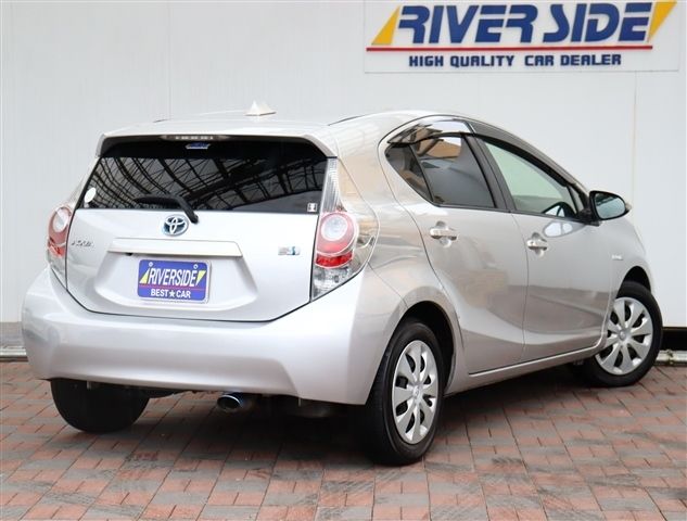 TOYOTA AQUA 2013 Image 31