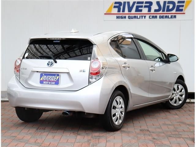 TOYOTA AQUA 2013 Image 31