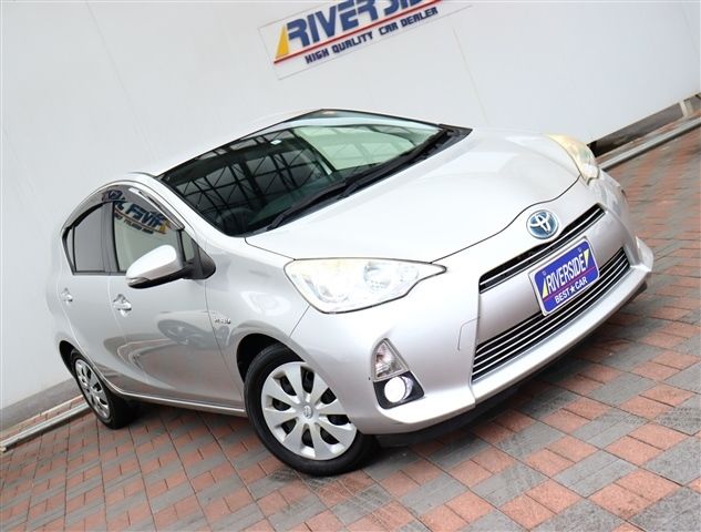 TOYOTA AQUA 2013 Image 31