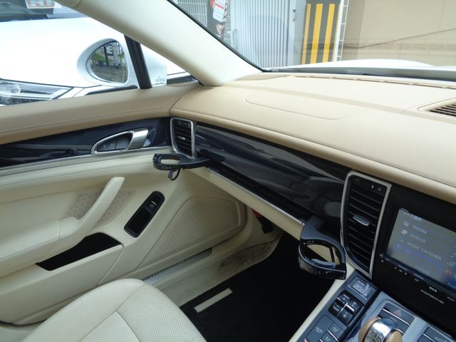 PORSCHE PANAMERA 2014 Image 31