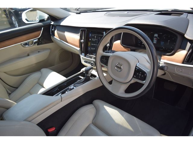 VOLVO V90 2018 Image 31