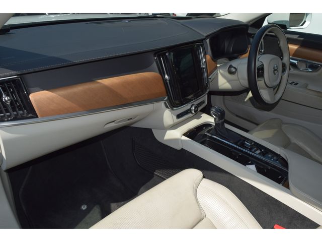 VOLVO V90 2018 Image 31