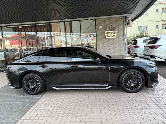 TOYOTA CROWN SEDAN HYBRID 2023 Image 31