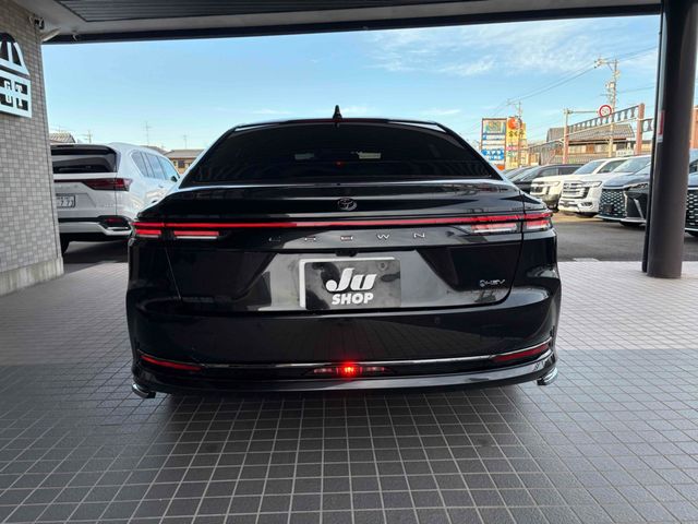 TOYOTA CROWN SEDAN HYBRID 2023 Image 31