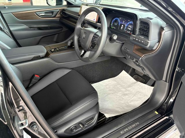TOYOTA CROWN SEDAN HYBRID 2023 Image 31