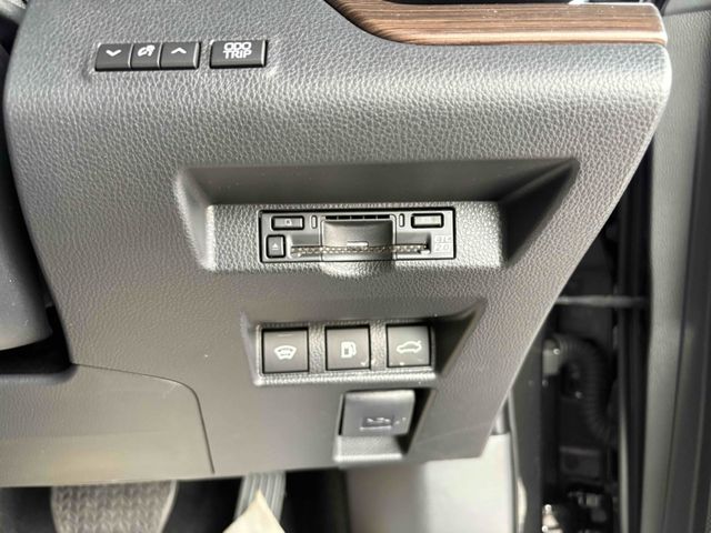 TOYOTA CROWN SEDAN HYBRID 2023 Image 31