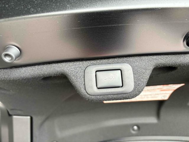 TOYOTA CROWN SEDAN HYBRID 2023 Image 31