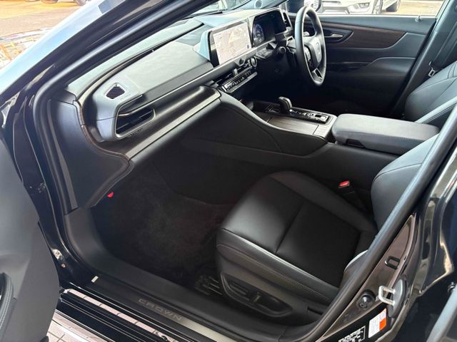 TOYOTA CROWN SEDAN HYBRID 2023 Image 31