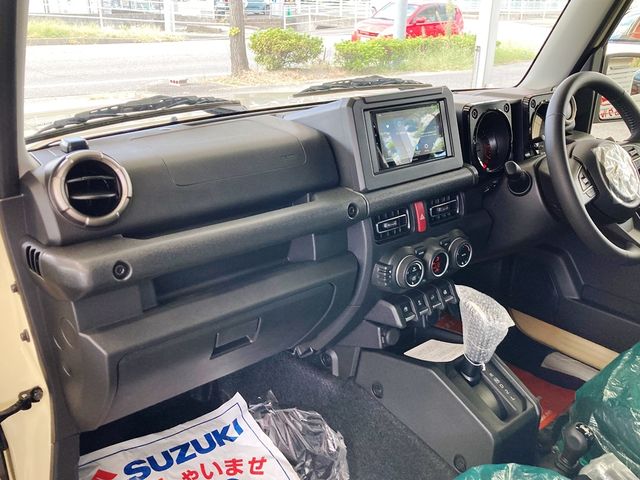 SUZUKI JIMNY NOMADE 2025 Image 31