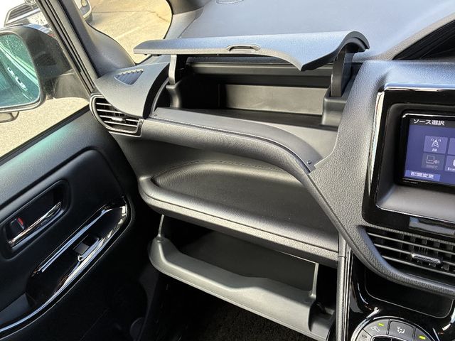 TOYOTA NOAH 4WD 2020 Image 31