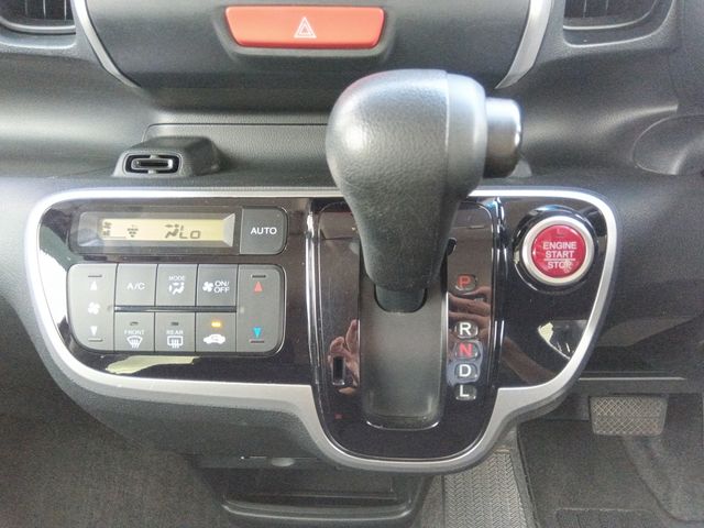HONDA N BOX 2016 Image 31