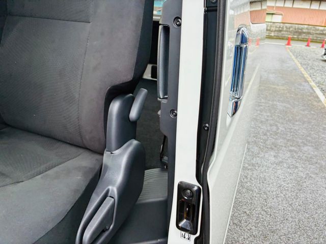 TOYOTA HIACE VAN 2WD 2025 Image 31