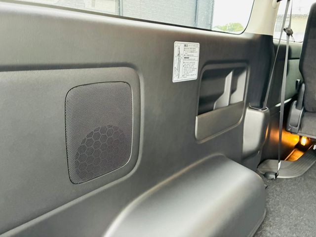 TOYOTA HIACE VAN 2WD 2025 Image 31