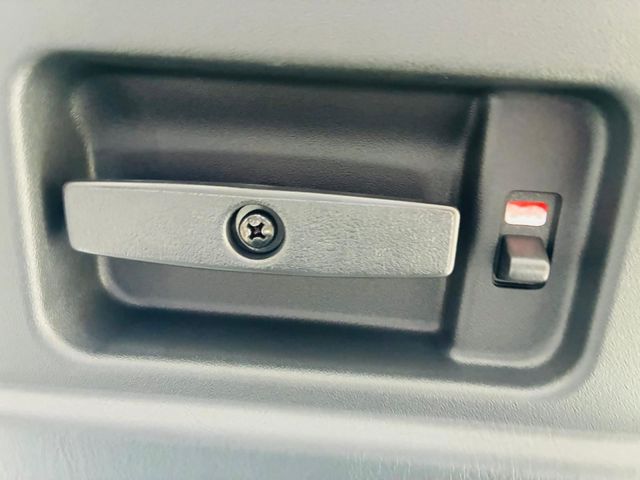 TOYOTA HIACE VAN 2WD 2025 Image 31