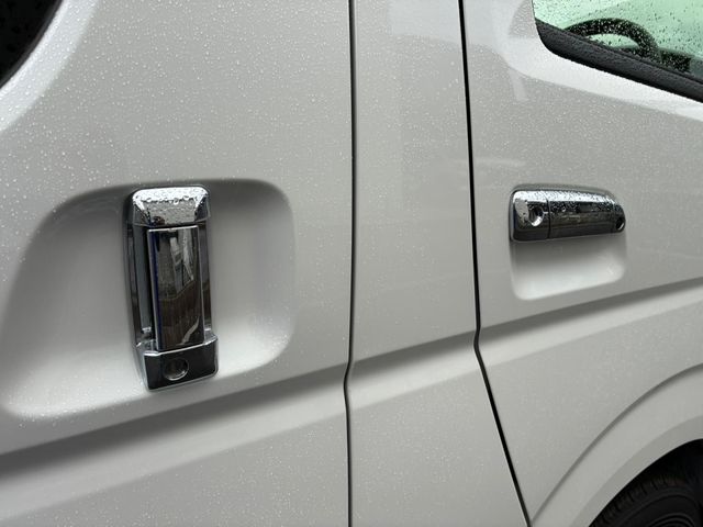 TOYOTA HIACE VAN 2WD 2025 Image 31