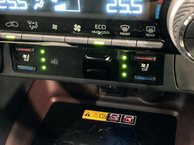 TOYOTA RAV4 HYBRID 4WD 2023 Image 31