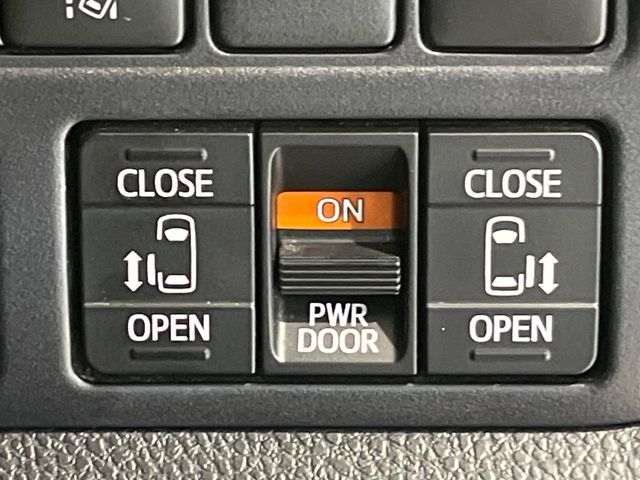 TOYOTA VOXY HYBRID 2022 Image 31