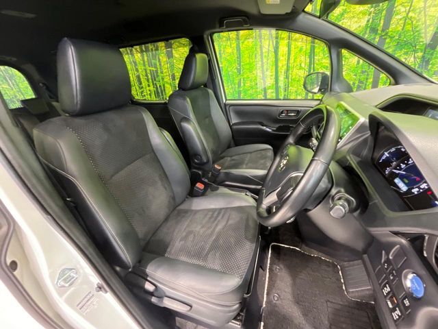 TOYOTA VOXY HYBRID 2022 Image 31