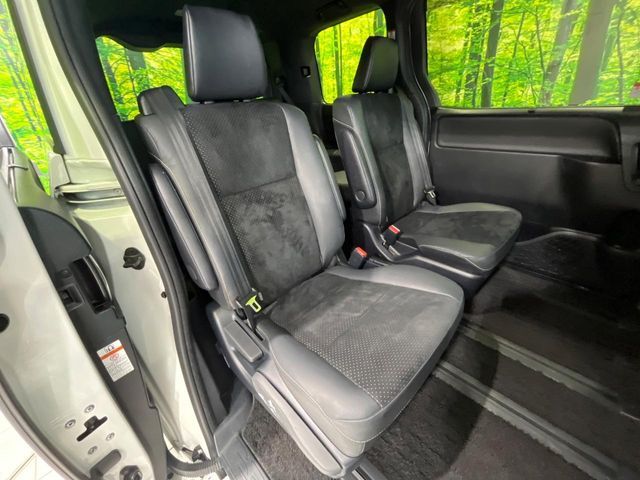 TOYOTA VOXY HYBRID 2022 Image 31