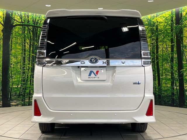 TOYOTA VOXY HYBRID 2022 Image 31