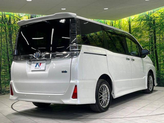 TOYOTA VOXY HYBRID 2022 Image 31