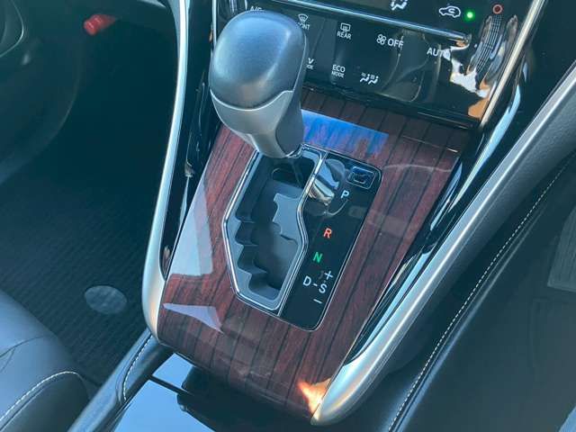 TOYOTA HARRIER HYBRID 2016 Image 31