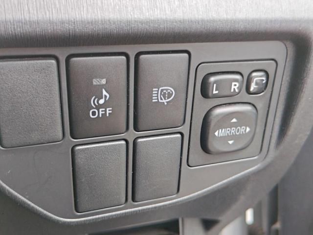 TOYOTA PRIUS 2012 Image 31