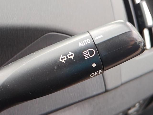 TOYOTA PRIUS 2012 Image 31