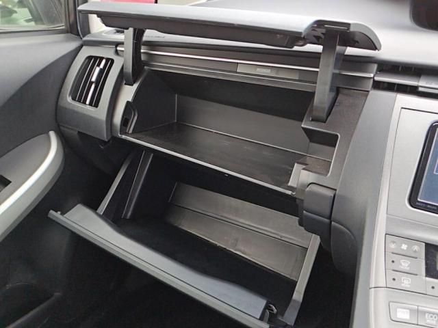 TOYOTA PRIUS 2012 Image 31