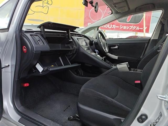 TOYOTA PRIUS 2012 Image 31